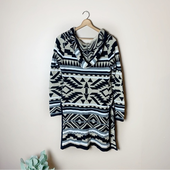 Women's Black, White & Tan Aztec Southwestern Print Open Front Cardigan Sweater - Picture 8 of 9